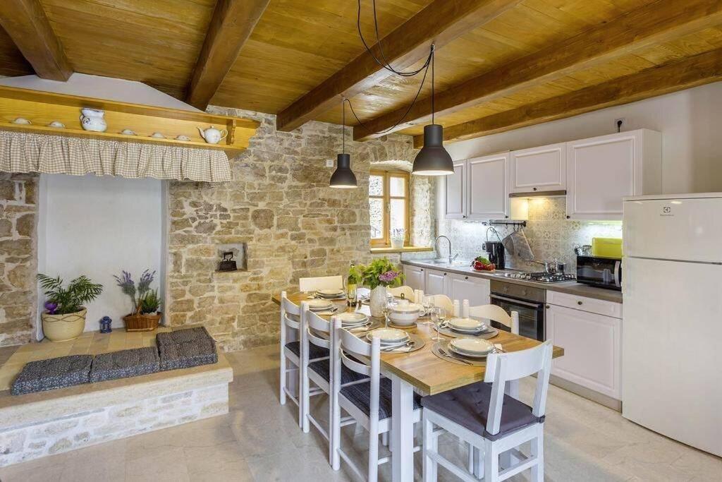 Вілла House Kristina **** Burici Екстер'єр фото