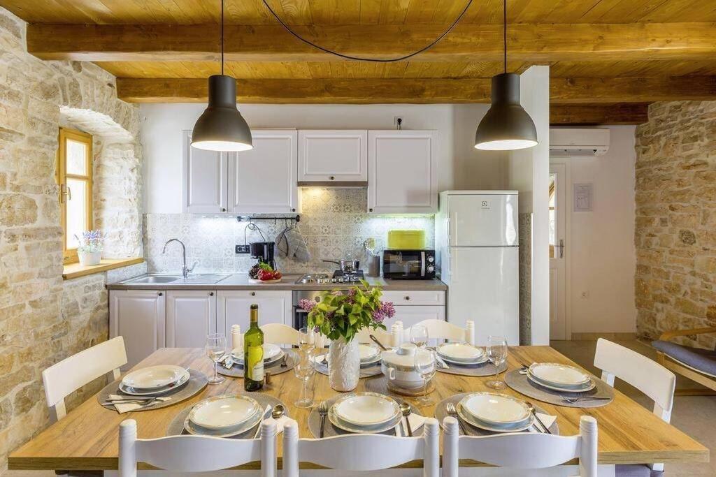 Вілла House Kristina **** Burici Екстер'єр фото
